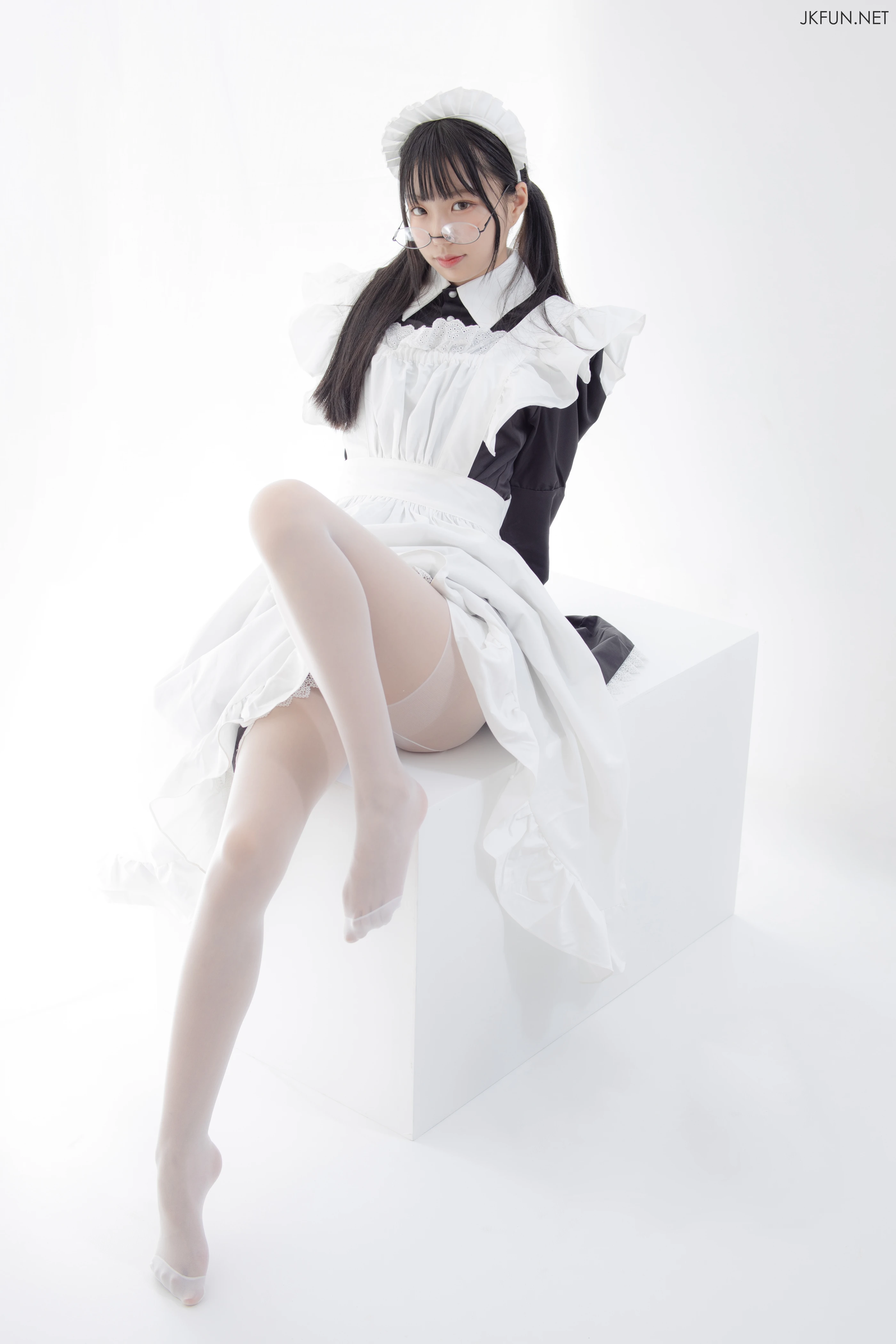 森萝财团 [JKFUN-017] 眼镜白丝女仆 [127P 1V]插图